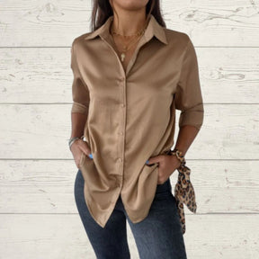 Camisa de Cetim com Lapela e Mangas Longas