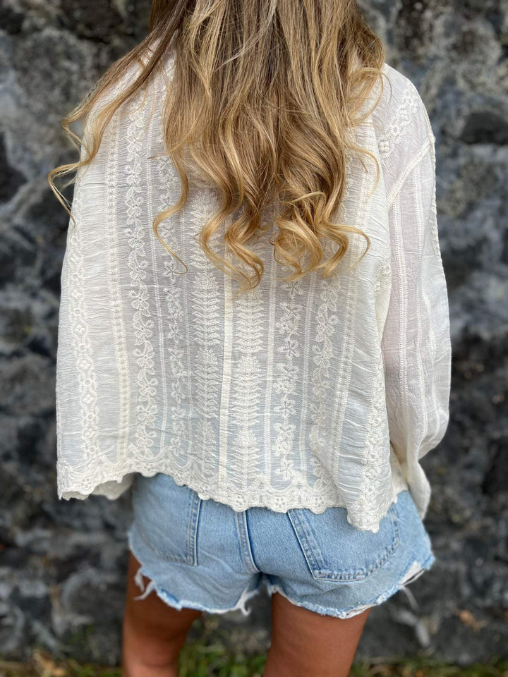 Camisa com Lapela Bordada