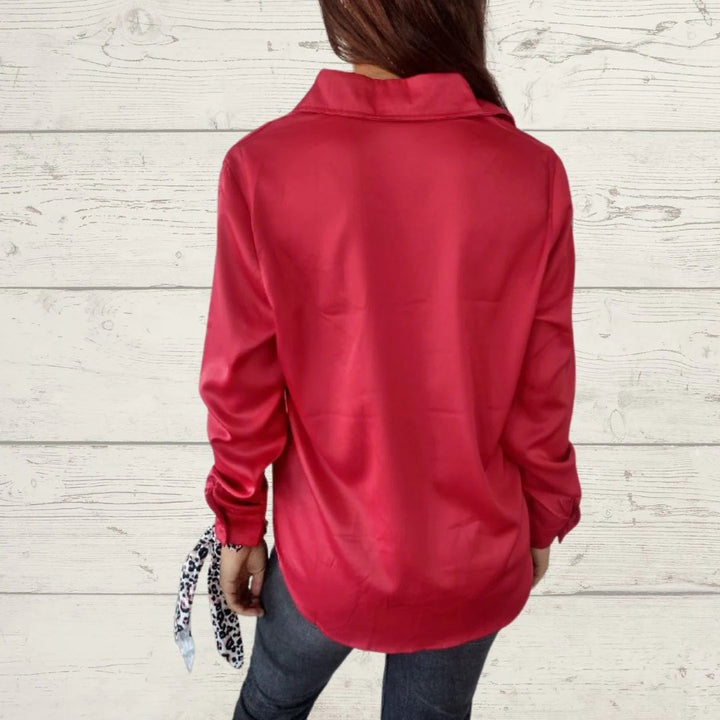 Camisa de Cetim com Lapela e Mangas Longas