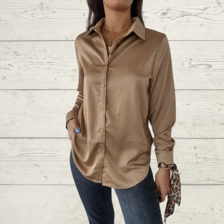 Camisa de Cetim com Lapela e Mangas Longas