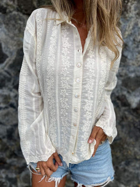 Camisa com Lapela Bordada