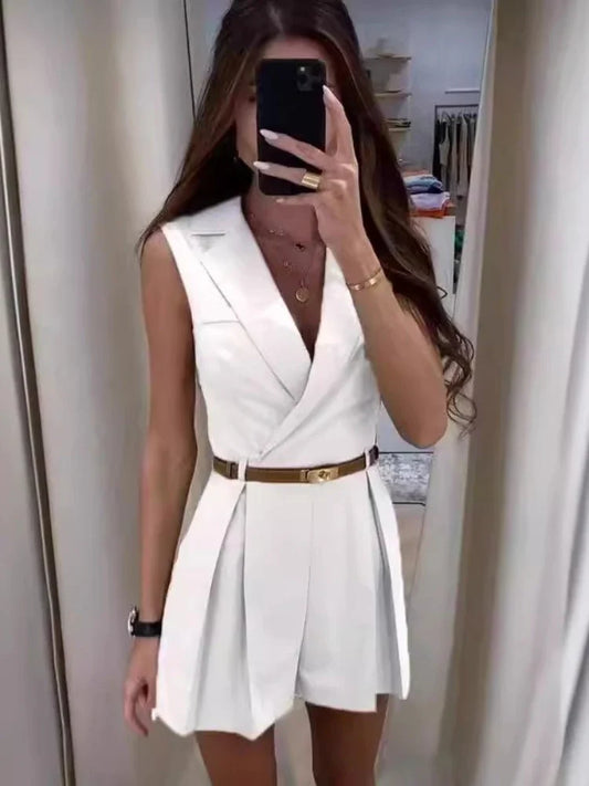 Macacão Curto Alfaiataria com Decote Transpassado Bianca