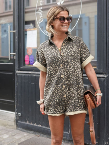Macacão Curto Casual com Botões Frontais Animal Print Lisa