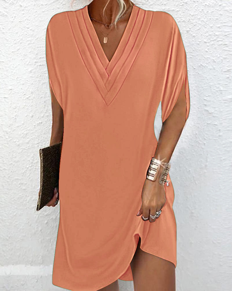 Vestido Sofisticado com Mangas Fendadas em Cor Sólida