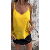 Top casual com suspensório e decote em V