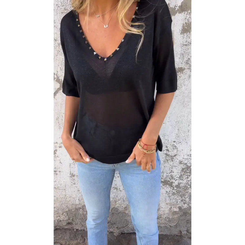 Top com decote em V adornado com diamantes