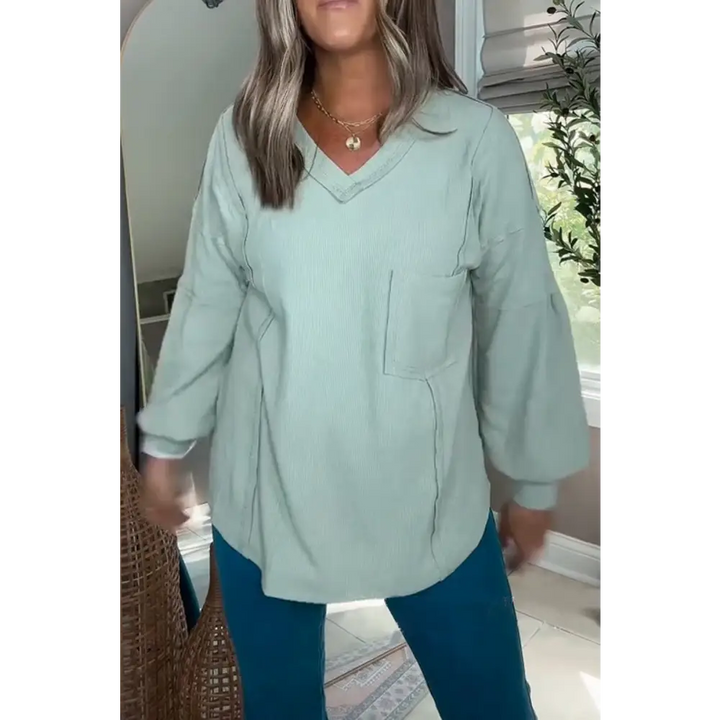 Top com decote em V malha canelada mangas balão e cor sólida