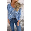 Top com estampa de leopardo e decote em V