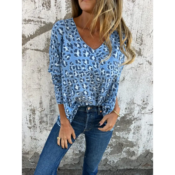 Top com estampa de leopardo e decote em V