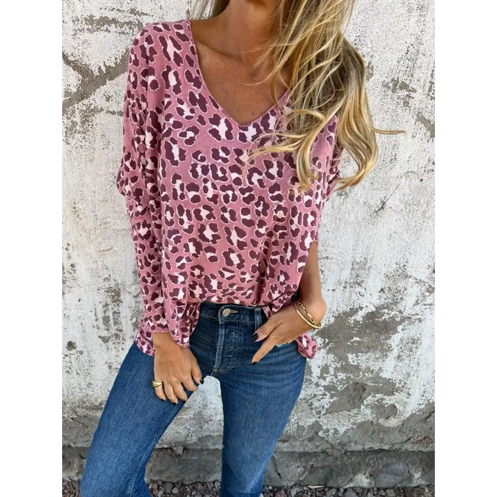 Top com estampa de leopardo e decote em V