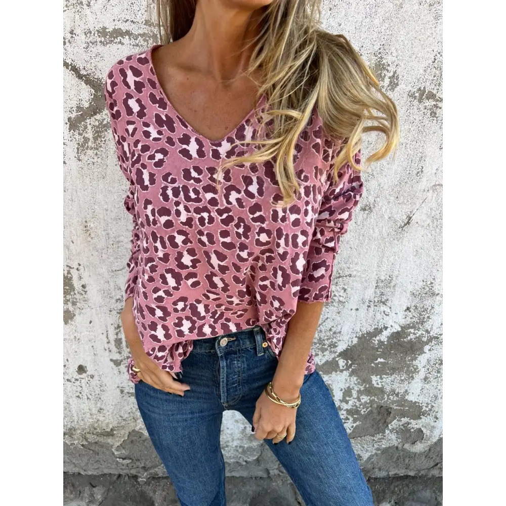 Top com estampa de leopardo e decote em V