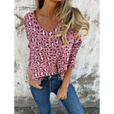 Top com estampa de leopardo e decote em V