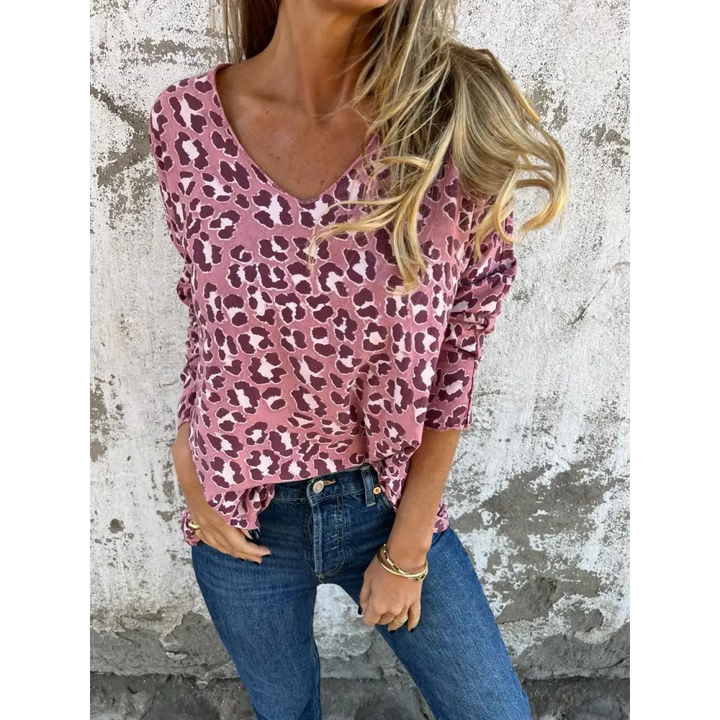 Top com estampa de leopardo e decote em V