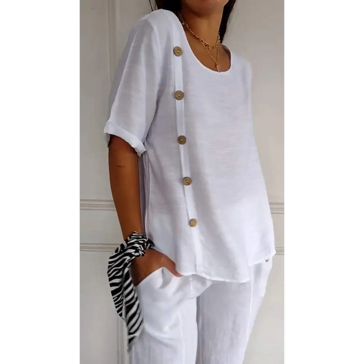 Top com Gola Redonda Mangas Curtas e Botões Laterais