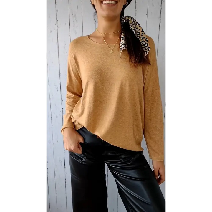 Top Confortável com Gola Redonda e Mangas Longas