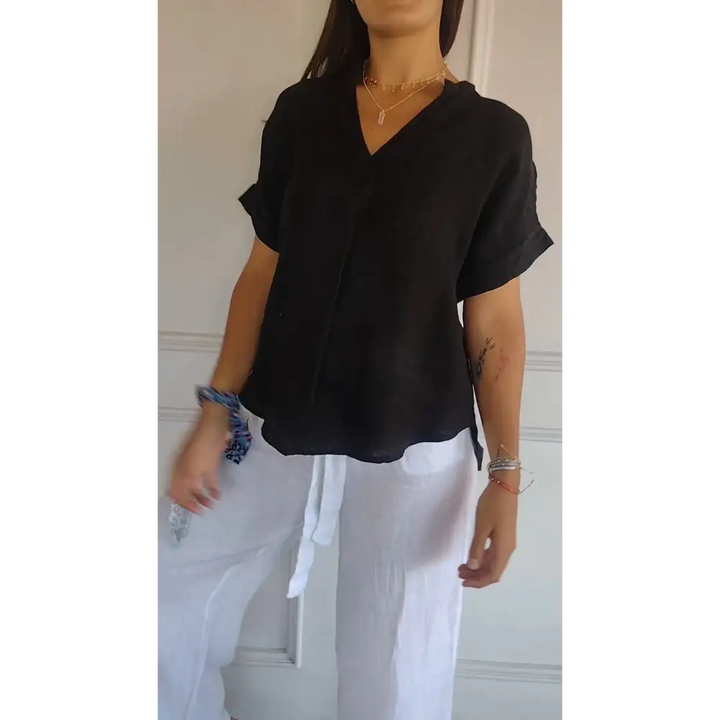 Top de algodão e linho com decote em V e mangas curtas