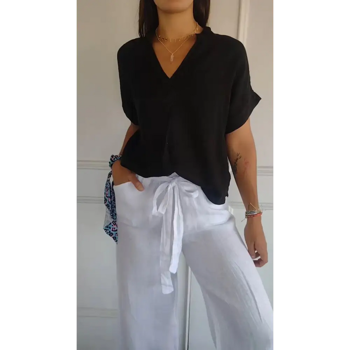 Top de algodão e linho com decote em V e mangas curtas