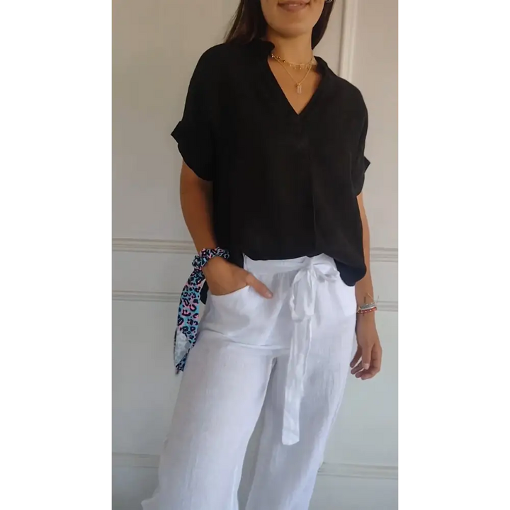 Top de algodão e linho com decote em V e mangas curtas