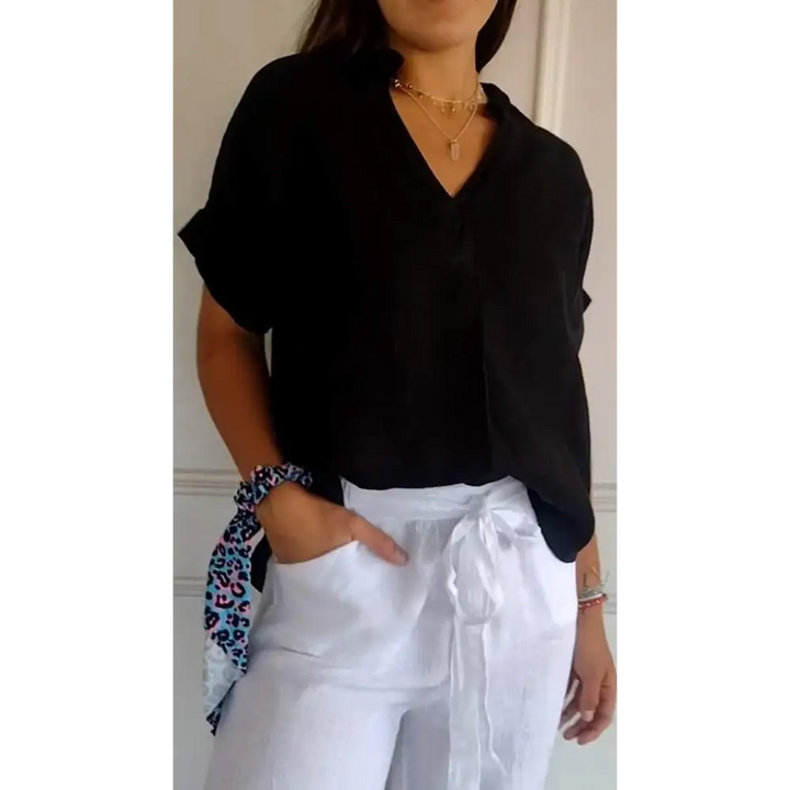 Top de linho e algodão com decote em V e mangas curtas