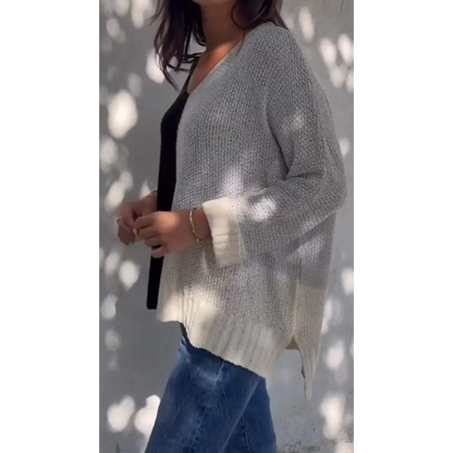 Top de malha feminina com textura e cores contrastantes