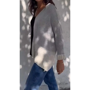 Top de malha feminina com textura e cores contrastantes
