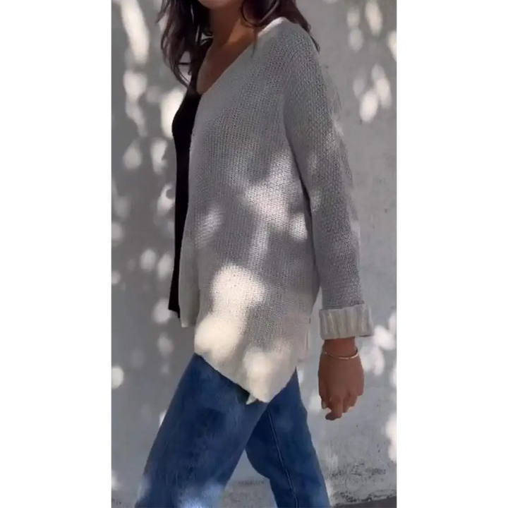 Top de malha feminina com textura e cores contrastantes