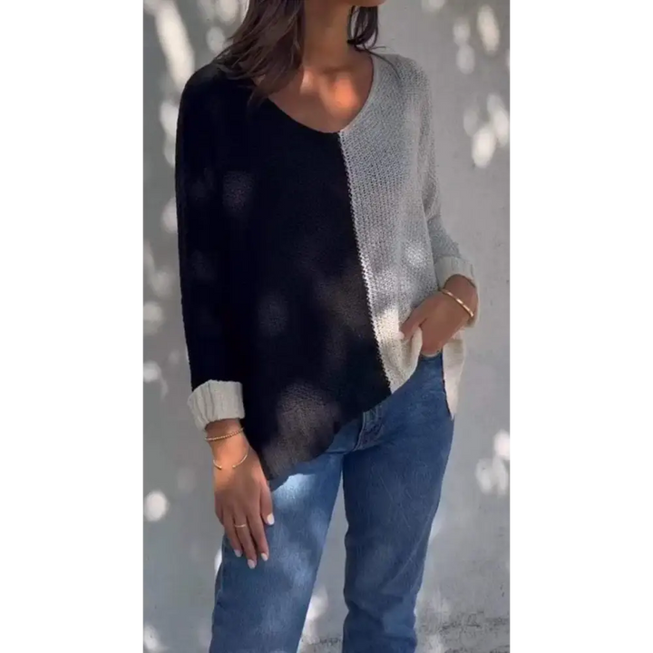 Top de malha feminina com textura e cores contrastantes