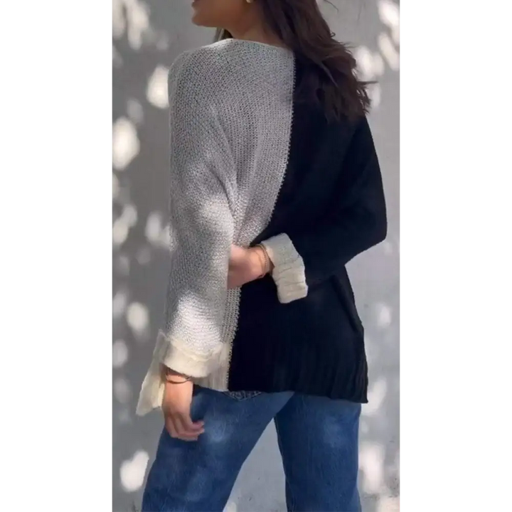 Top de malha feminina com textura e cores contrastantes