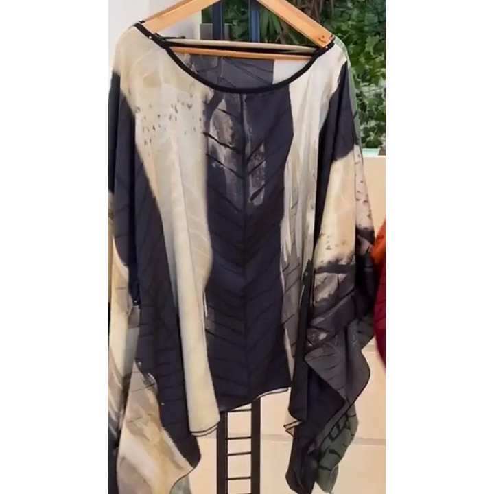 Top Feminino Colorido com Gola Redonda e Ombro à Mostra