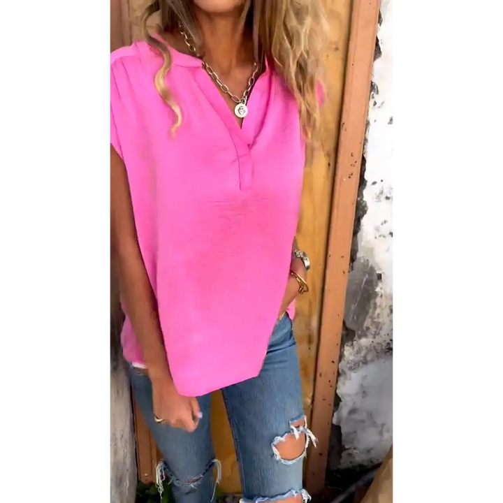 Top solto com mangas curtas e decote em V