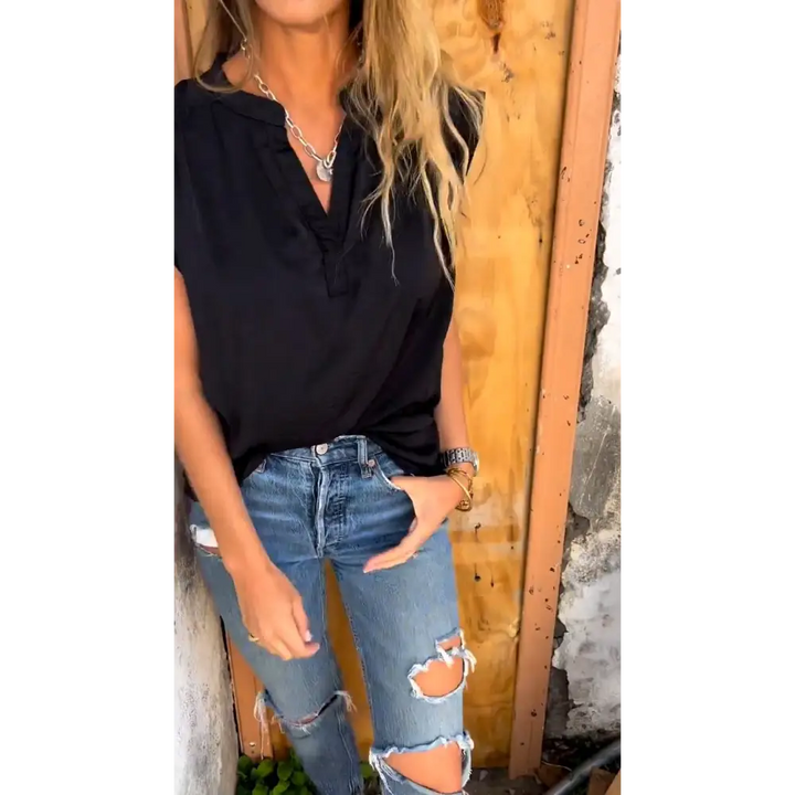 Top solto com mangas curtas e decote em V