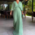 Vestido Longo Minimalista Plissado com Decote Profundo Olívia