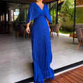 Vestido Longo Minimalista Plissado com Decote Profundo Olívia