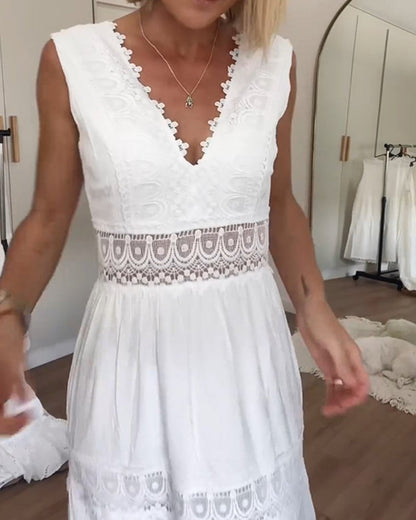 Vestido Regata com Decote V em Renda