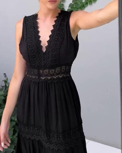 Vestido Regata com Decote V em Renda